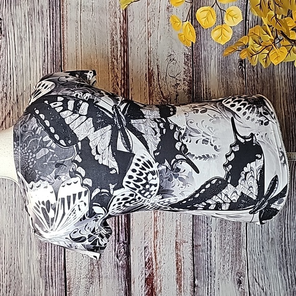 NEW STYLE & CO BLACK & WHITE BUTTERFLY SHORT SLEEVE PULLOVER TEE - Picture 5 of 11